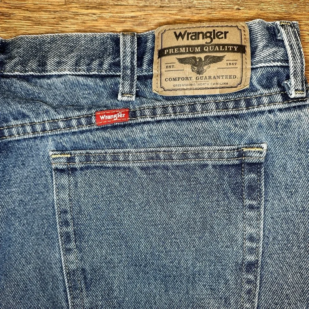 Wrangler Mens Jeans Tag 40x30 Actual 42x30 Relaxed Fit 100% Cotton Blue